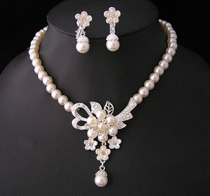 BELLA Design Women's Fine Fashion Vintage Bouquet of Flowers Rhinestones & Beads Pearl Jewelry Set