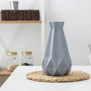 FREESON Elegant Diamond Mesh Design Porcelain Vases for Decorations - Divine Inspiration Styles