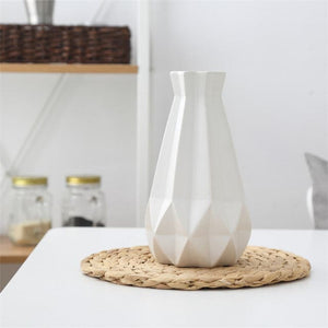 FREESON Elegant Diamond Mesh Design Porcelain Vases for Decorations - Divine Inspiration Styles
