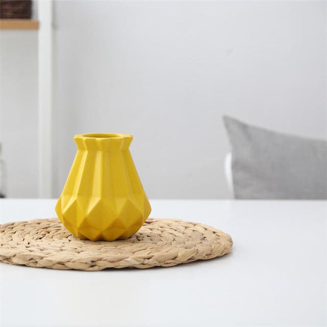 FREESON Elegant Diamond Mesh Design Porcelain Vases for Decorations - Divine Inspiration Styles