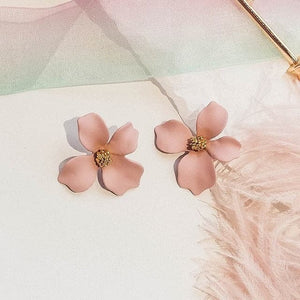 YQV Women's Fashion Elegant Stylish Floral Statement Stud Earrings - Divine Inspiration Styles